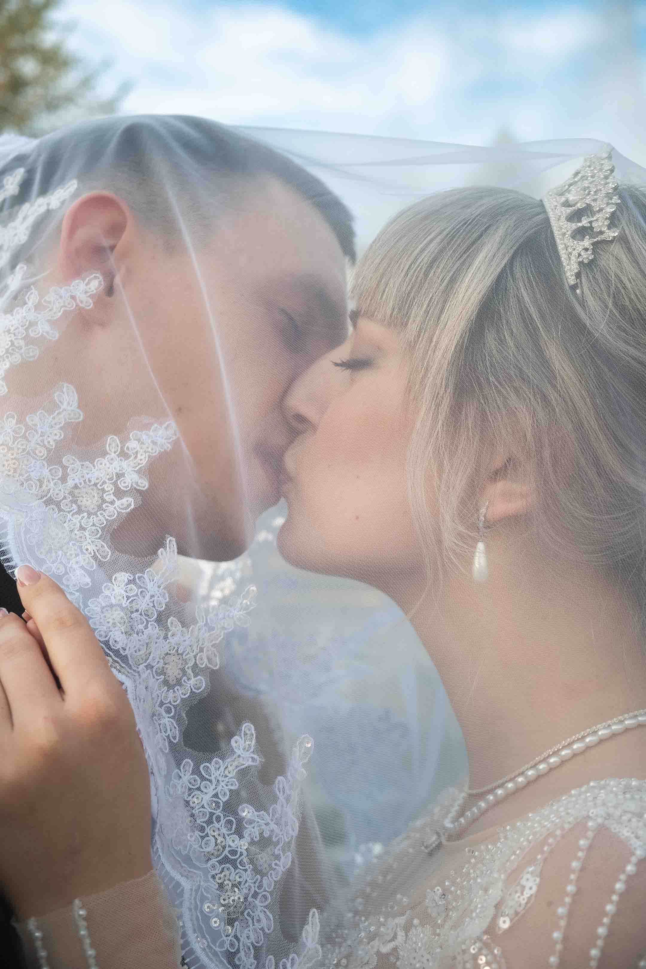 Свадебная фотосессия молодоженов - красивая свадьба, фотограф на торжество, свадебный день Иркутск